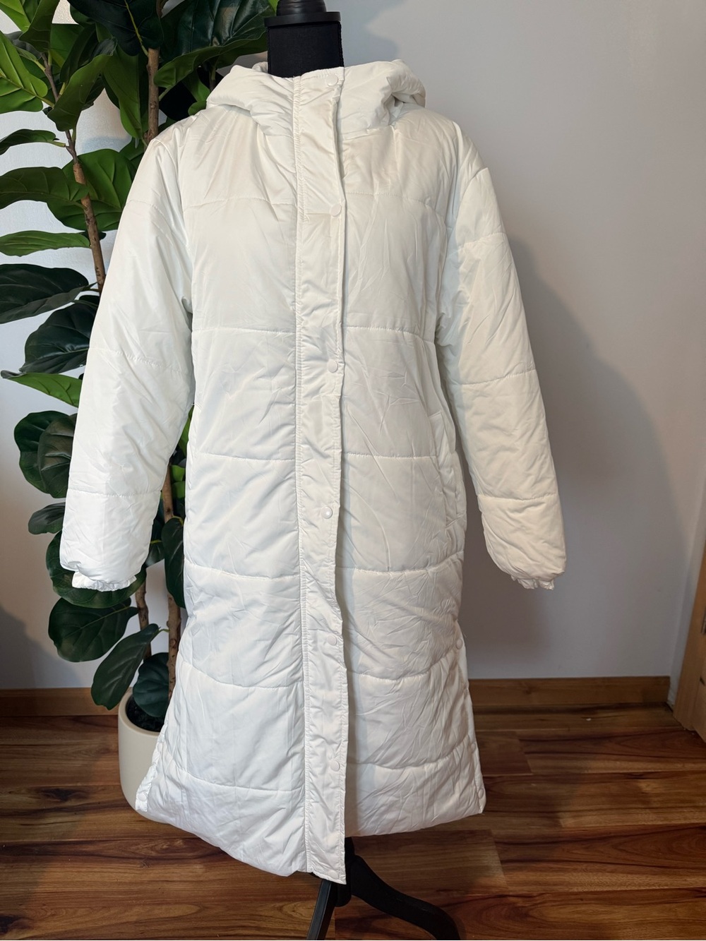 Women's White Hooded Long Puffer Coat